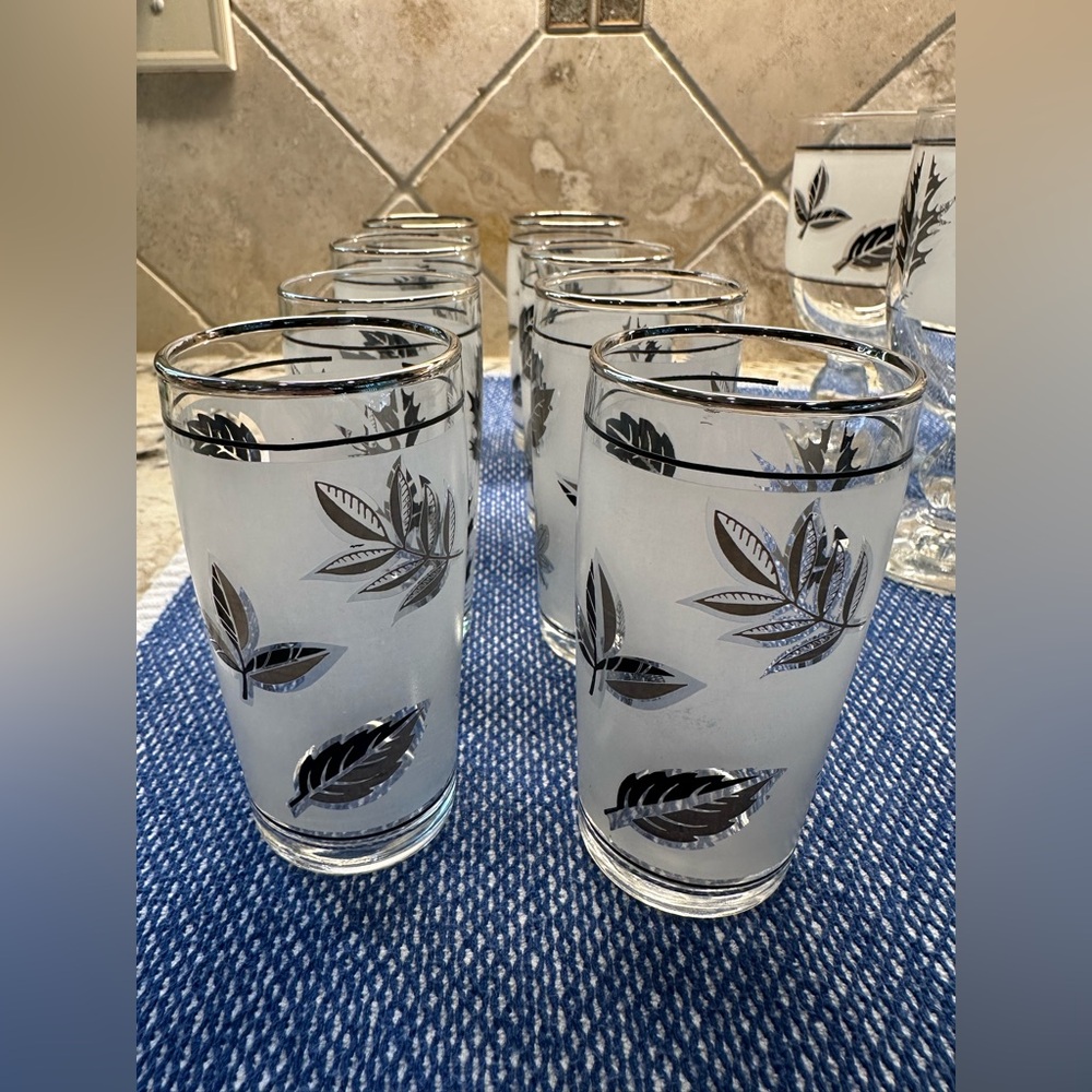 EVC Libbey MCM Silver Leaf 22-glass Lot; 10 Goblets and 12 Juice Glasses - Picture 5 of 13